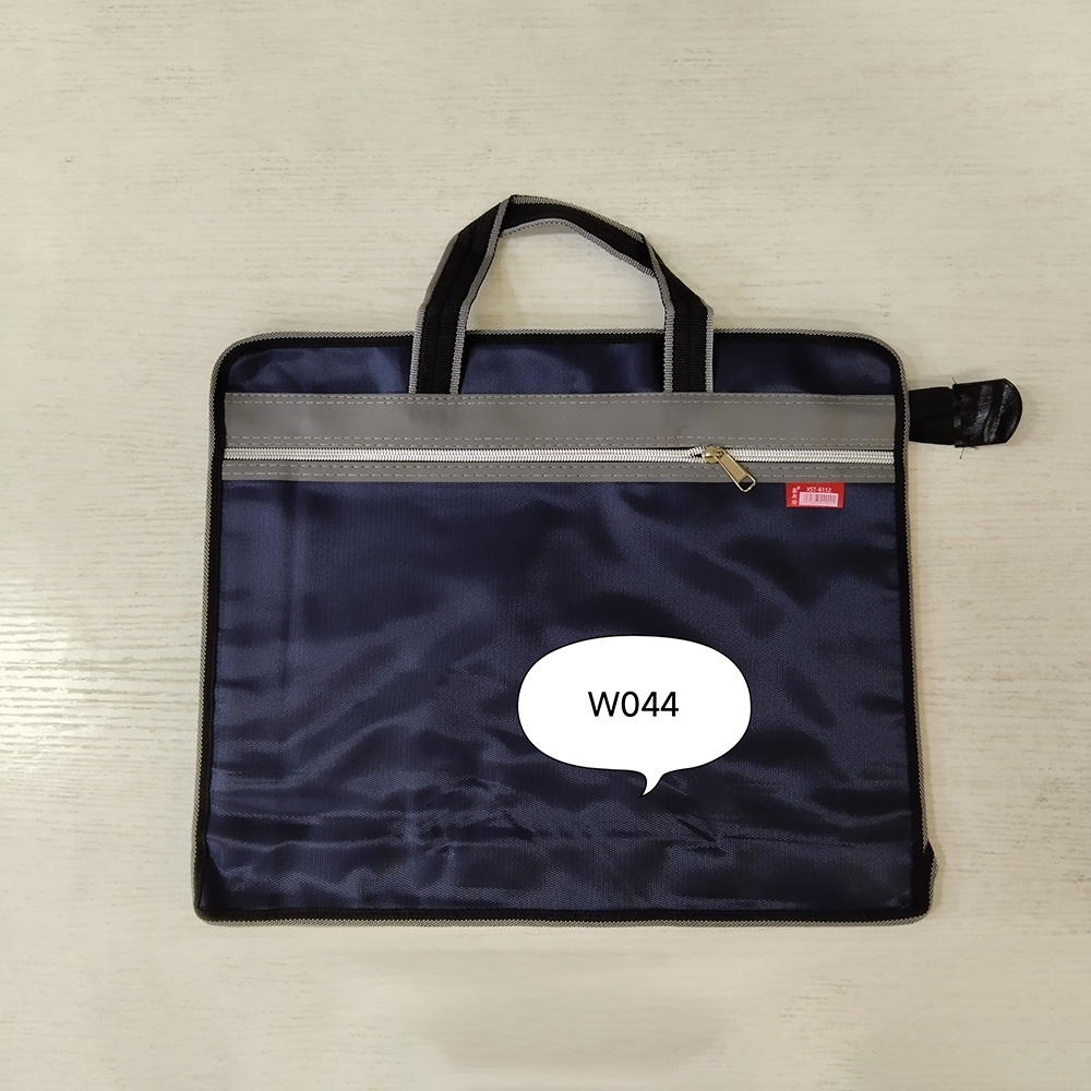 W044